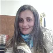 Profesora de lengua imparte clases virtuales a niños